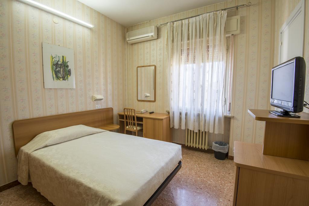Albergo Ristorante Edo フォルリンポーポリ 部屋 写真