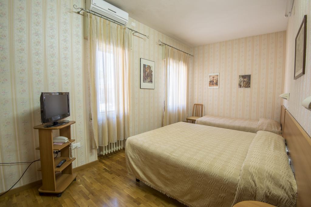 Albergo Ristorante Edo フォルリンポーポリ エクステリア 写真