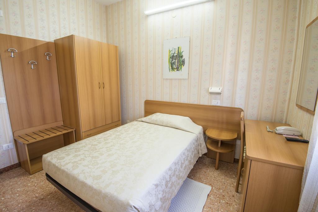 Albergo Ristorante Edo フォルリンポーポリ 部屋 写真