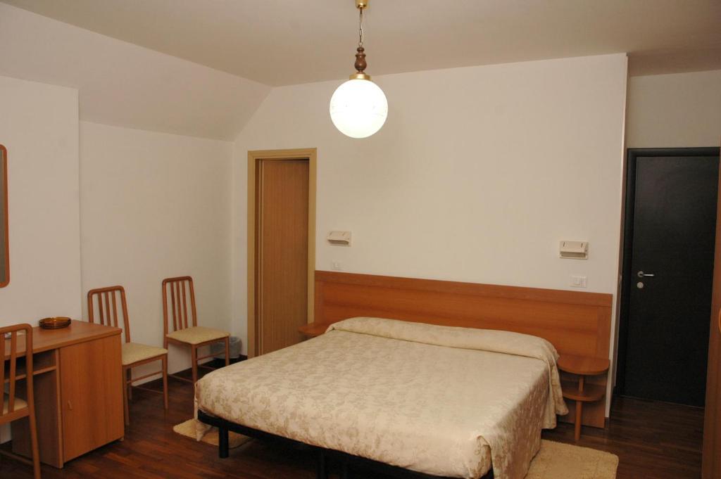 Albergo Ristorante Edo フォルリンポーポリ エクステリア 写真